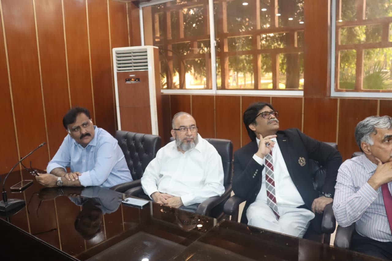 Vice Chancellor Prof. Dr. Syed Asghar Naqi
              Chairing the Academic Council Meeting