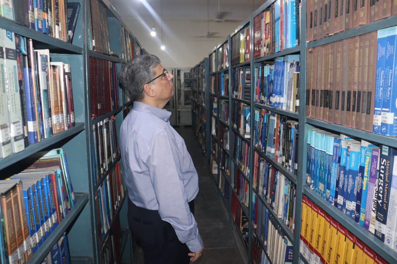 VC Visit to Anatomy Department and University Library
